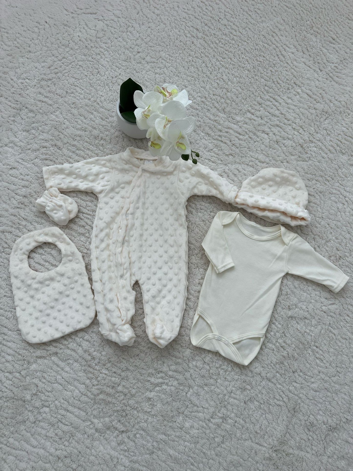 Pyjama en velours tout doux (taille 3 mois) :