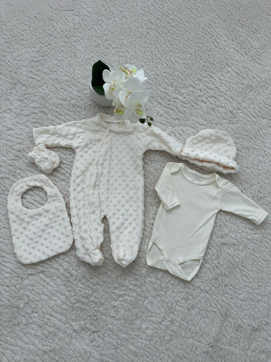 Pyjama en velours tout doux (taille 3 mois) :